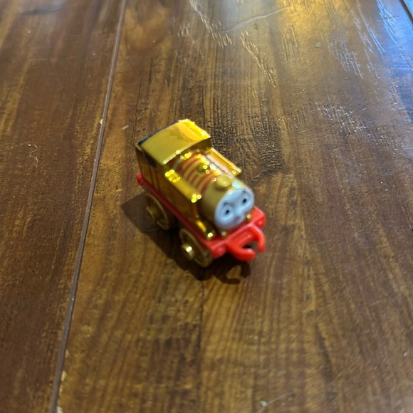 Thomas & Friends Minis - Train Tank Engine - Metallic Gold Version 2014 - Picture 2 of 4
